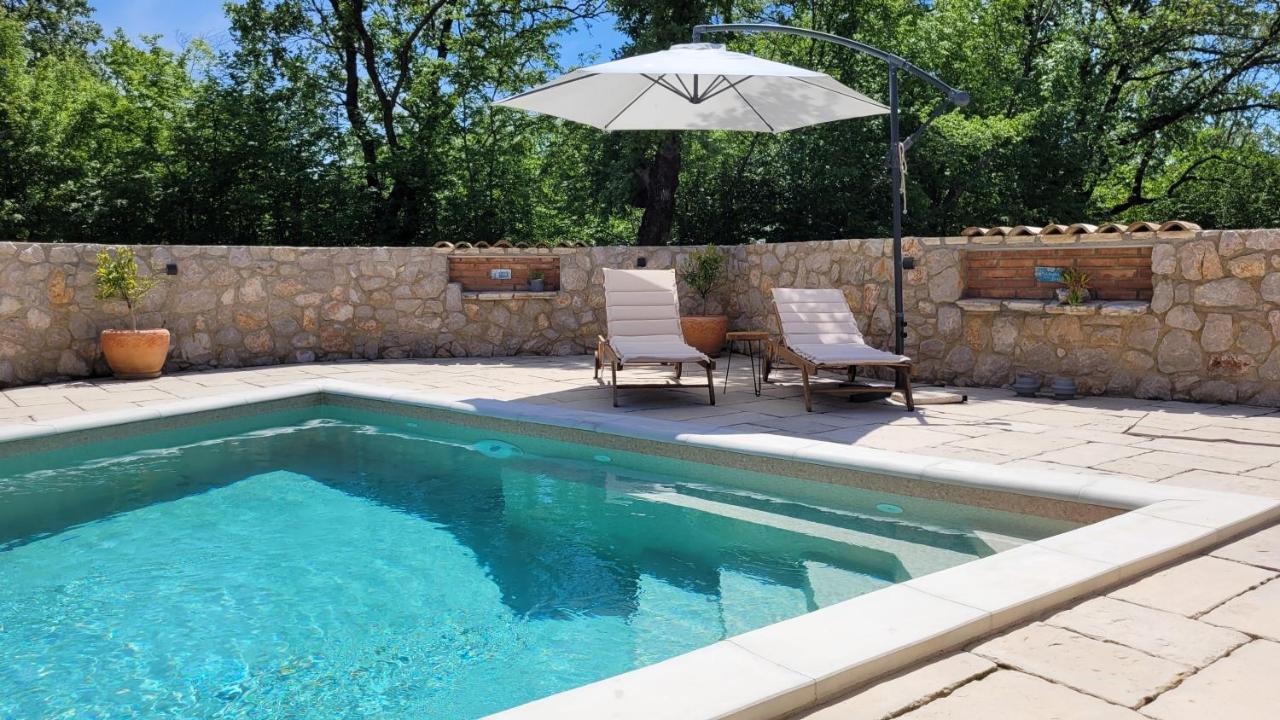 Villa Alara - Charming Villa With Heated Swimming Pool Milohnici Zewnętrze zdjęcie