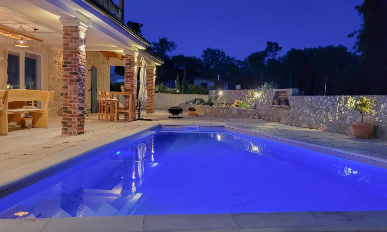 Villa Alara - Charming Villa With Heated Swimming Pool Milohnici Zewnętrze zdjęcie