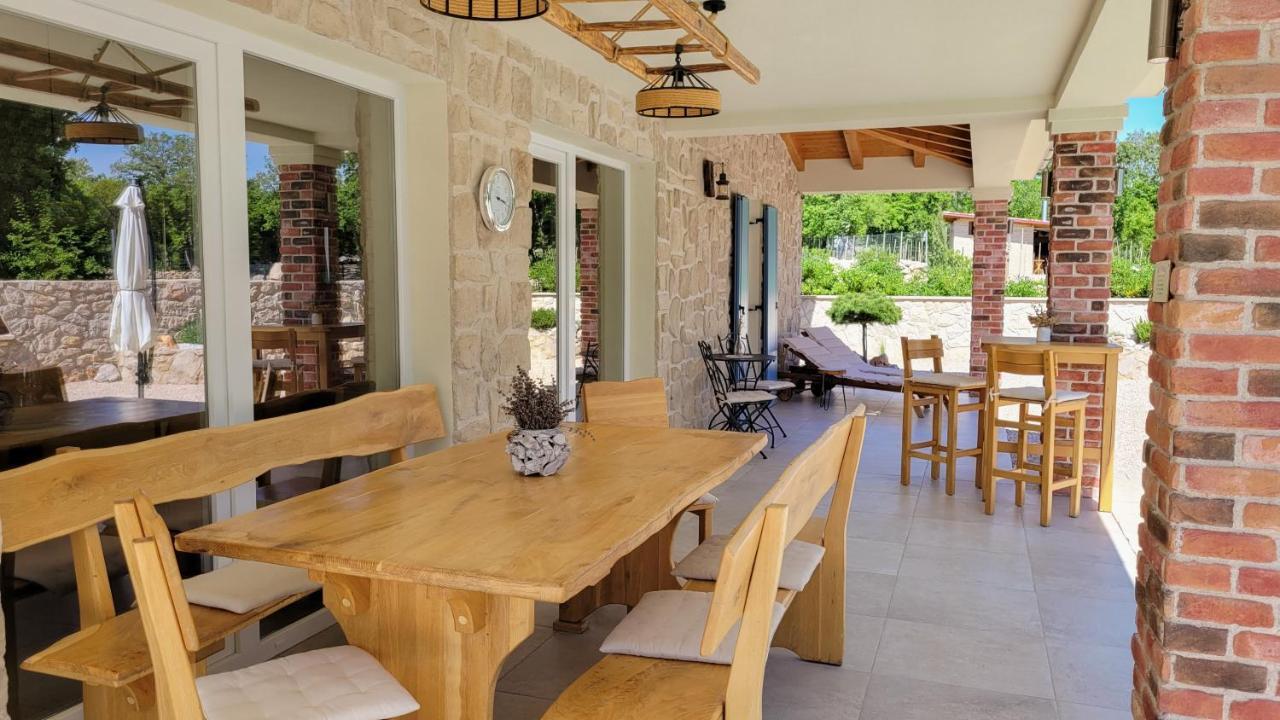 Villa Alara - Charming Villa With Heated Swimming Pool Milohnici Zewnętrze zdjęcie