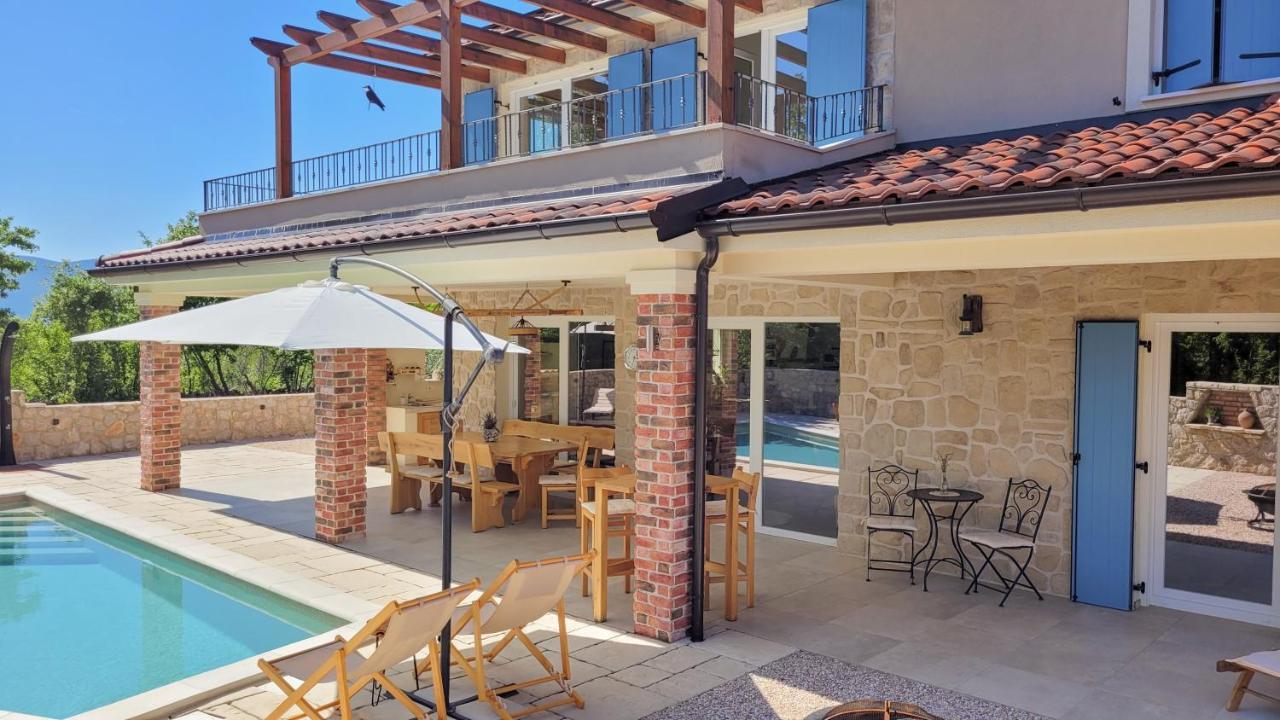 Villa Alara - Charming Villa With Heated Swimming Pool Milohnici Zewnętrze zdjęcie