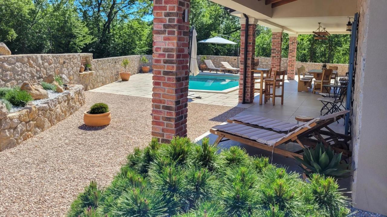 Villa Alara - Charming Villa With Heated Swimming Pool Milohnici Zewnętrze zdjęcie