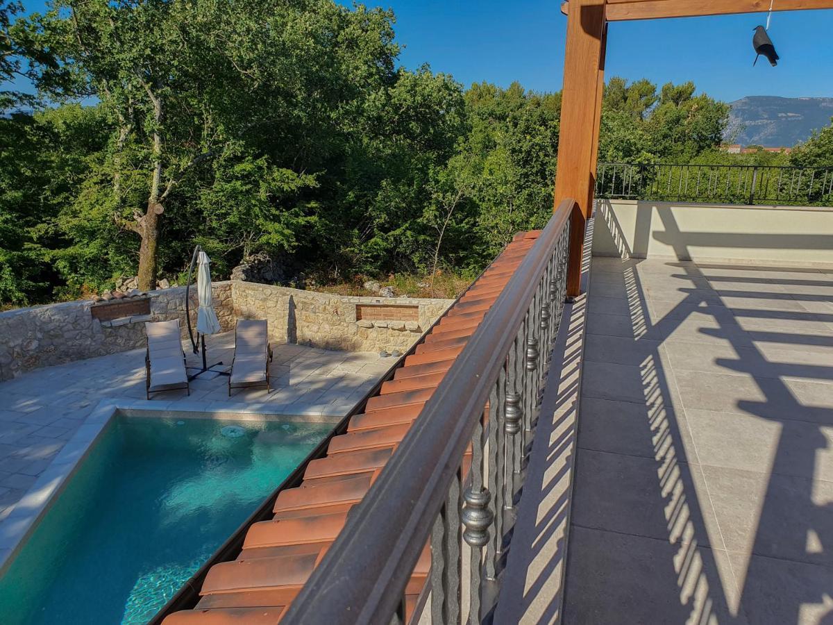 Villa Alara - Charming Villa With Heated Swimming Pool Milohnici Zewnętrze zdjęcie