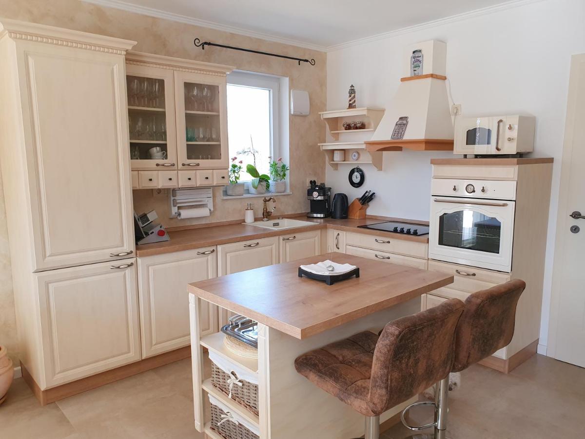 Villa Alara - Charming Villa With Heated Swimming Pool Milohnici Zewnętrze zdjęcie