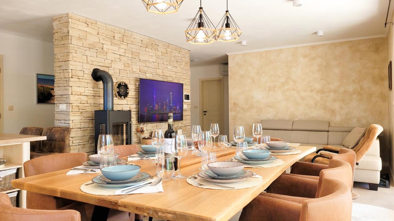 Villa Alara - Charming Villa With Heated Swimming Pool Milohnici Zewnętrze zdjęcie