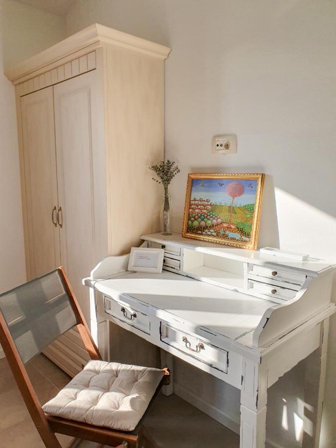 Villa Alara - Charming Villa With Heated Swimming Pool Milohnici Zewnętrze zdjęcie