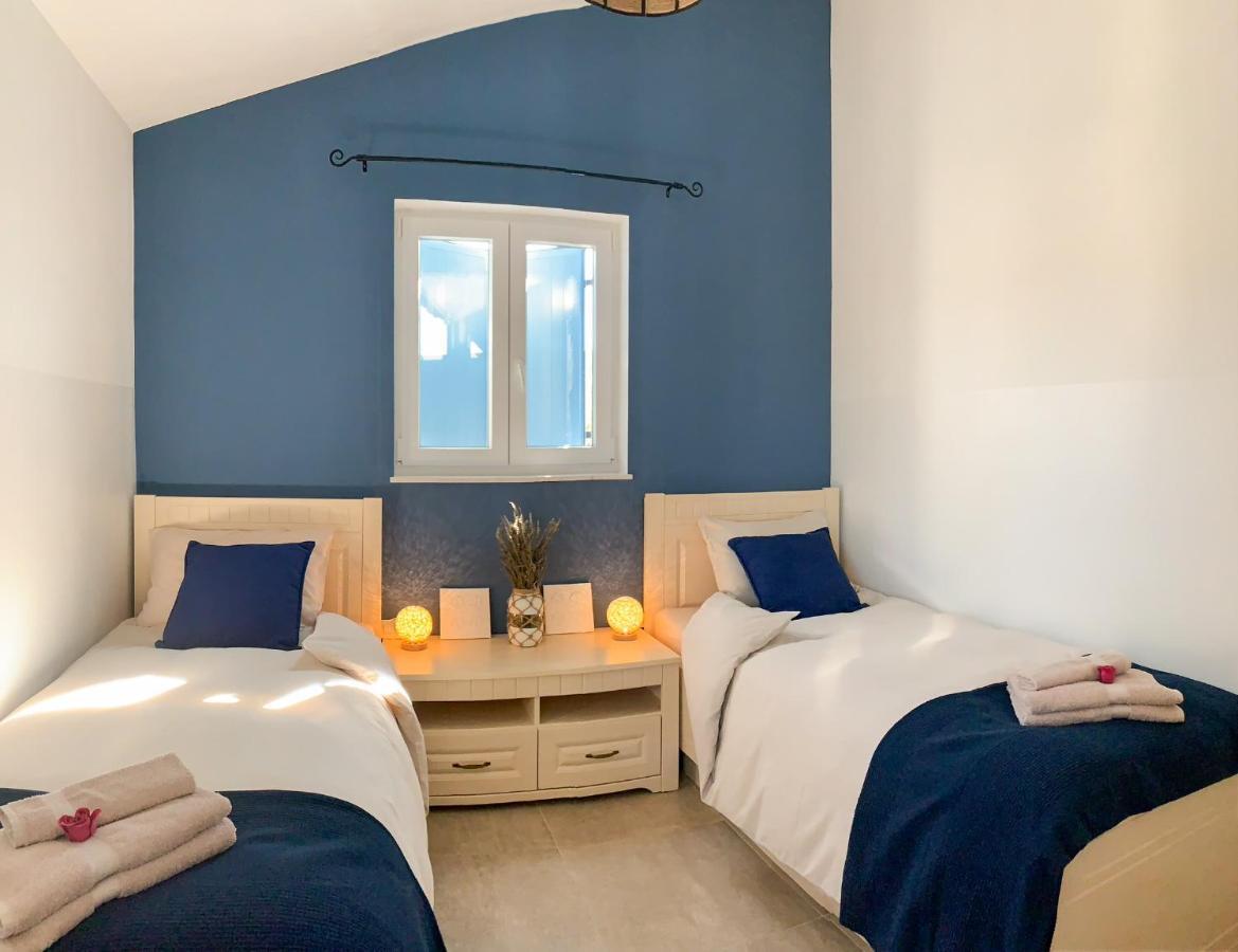 Villa Alara - Charming Villa With Heated Swimming Pool Milohnici Zewnętrze zdjęcie