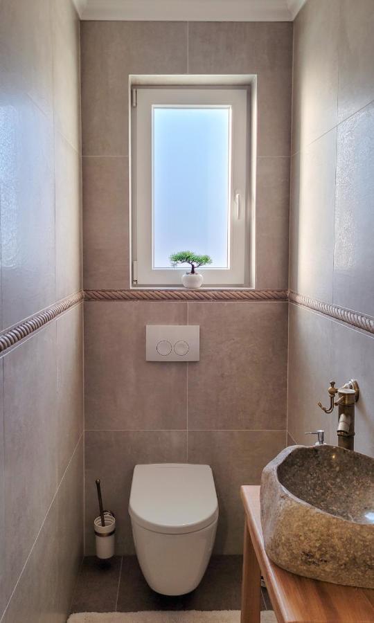 Villa Alara - Charming Villa With Heated Swimming Pool Milohnici Zewnętrze zdjęcie