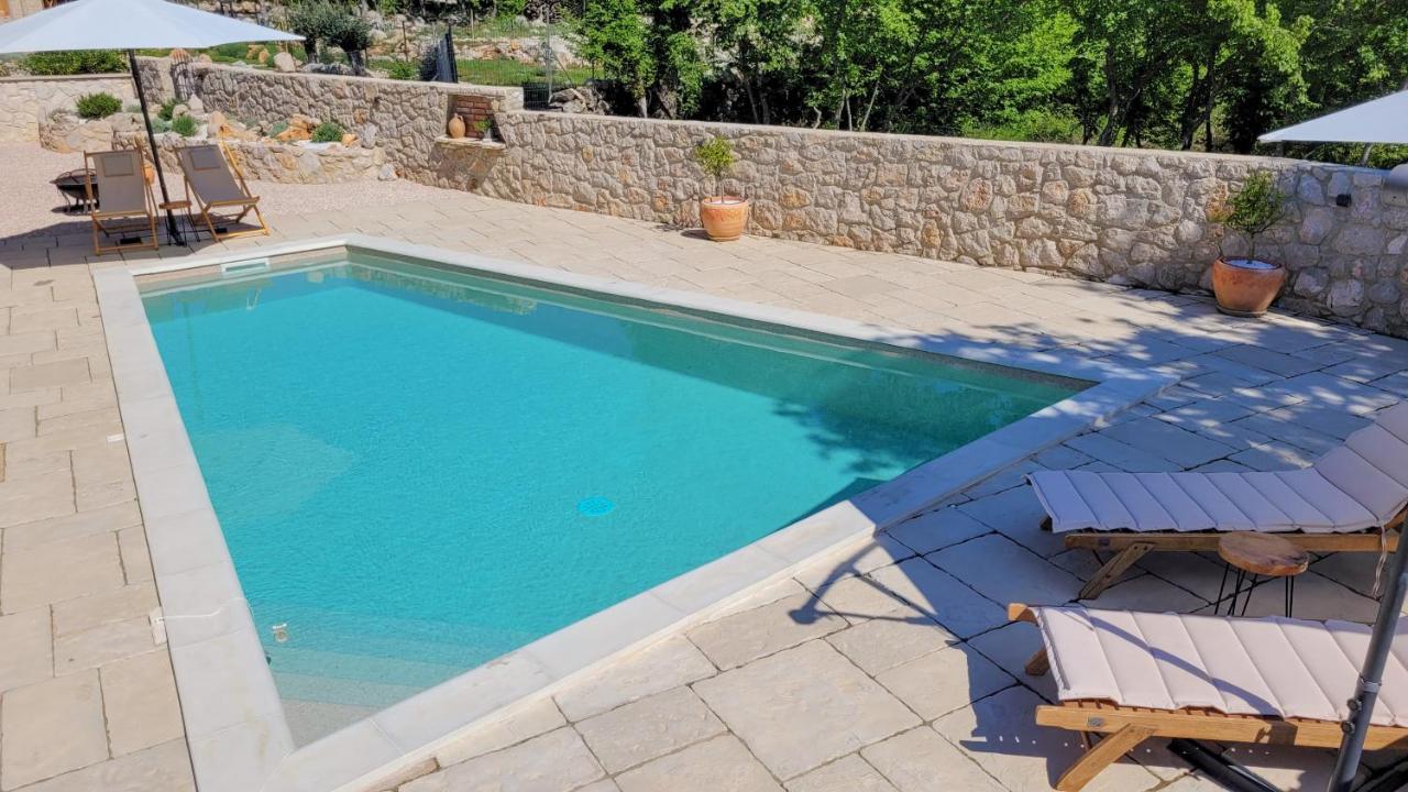 Villa Alara - Charming Villa With Heated Swimming Pool Milohnici Zewnętrze zdjęcie